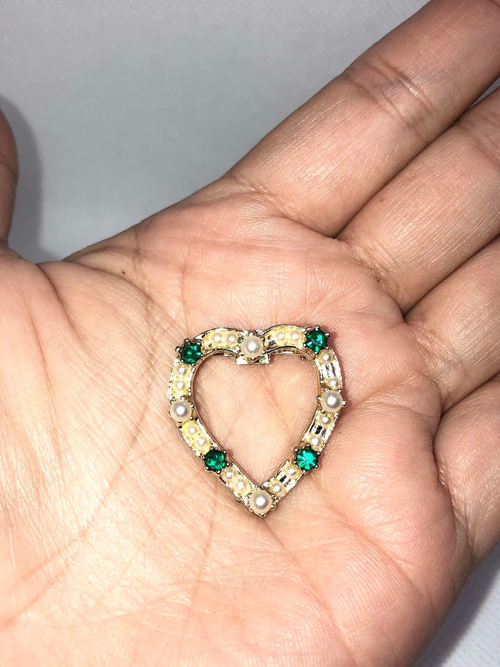 Vintage Gold-Tone Heart Pendant with Green Stones and Pearl Accents Pin